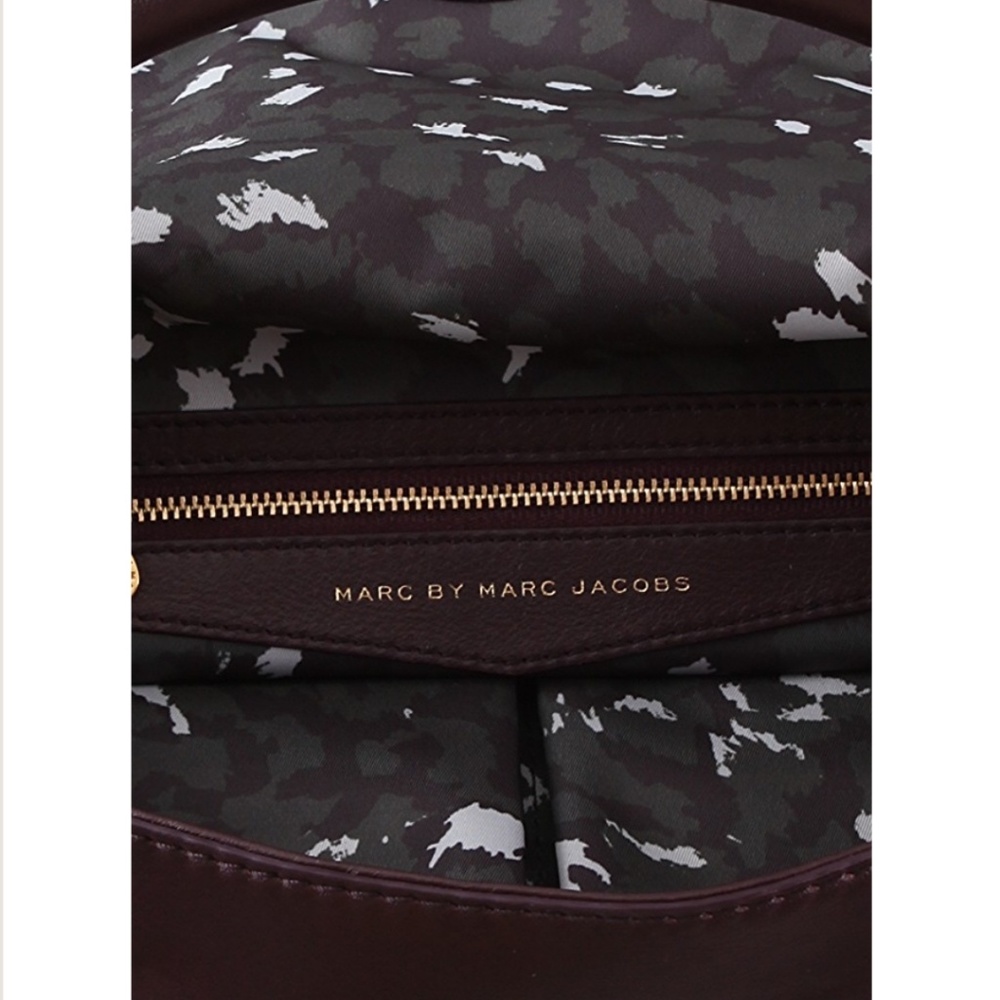 SOLD ! Marc Jacobs Dark Plum Bag with Gold Accents - Picture 4 of 6